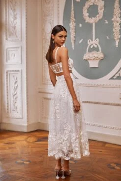 Aella - White -Alamour Sale Store 15 16897a45 fae7 4bf4 b61f 47c36bb0e1df